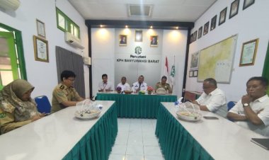 Gubernur Jatim Berikan Penghargaan K3 Zero Accident 2025 Kepada Perhutani Banyuwangi Barat